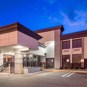 Best Western Paramus Hotel & Suites